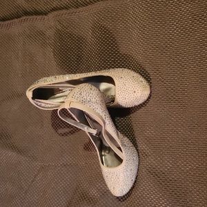 Size 71/2 flourish sparkling heels